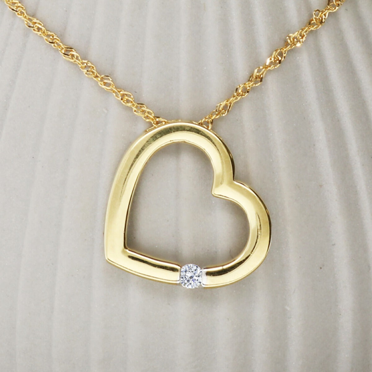 9ct Yellow Gold Diamond Set Heart Pendant With Chain